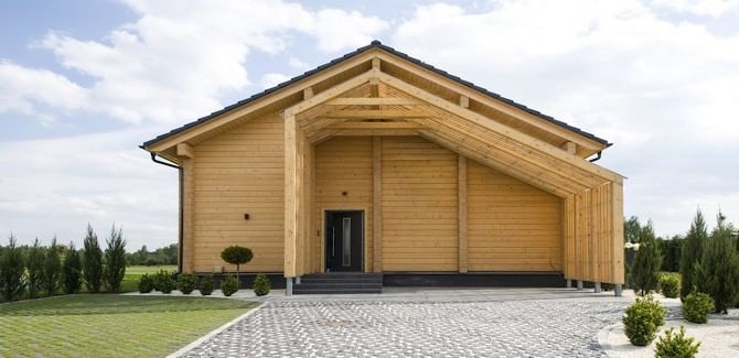 Golf club wooden house
